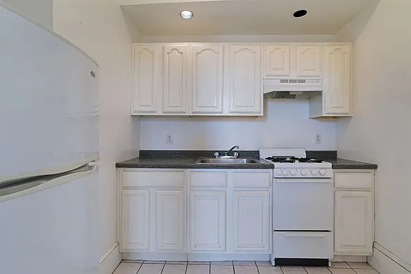 Rented by Corcoran | media 7