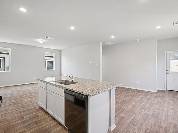 4th image of 396 Hickory Hls