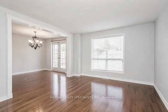 110 Steeles Cres — Photo 10