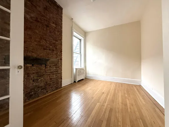 334 Hudson Street image 7 of 17