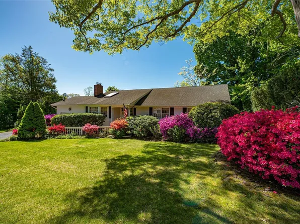 31 Maryland Street, Dix Hills, NY 11746