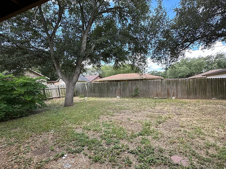 2733 Silverspur Dr — Photo 11