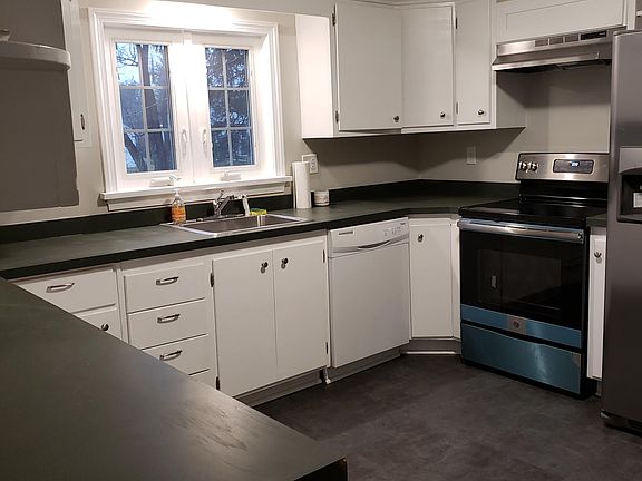 Eat in Kitchen with recently updated appliances.