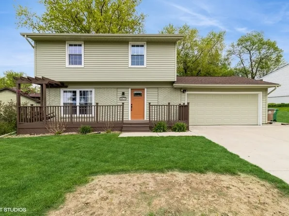 8809 Woodmayr Cir, Norwalk, IA 50211