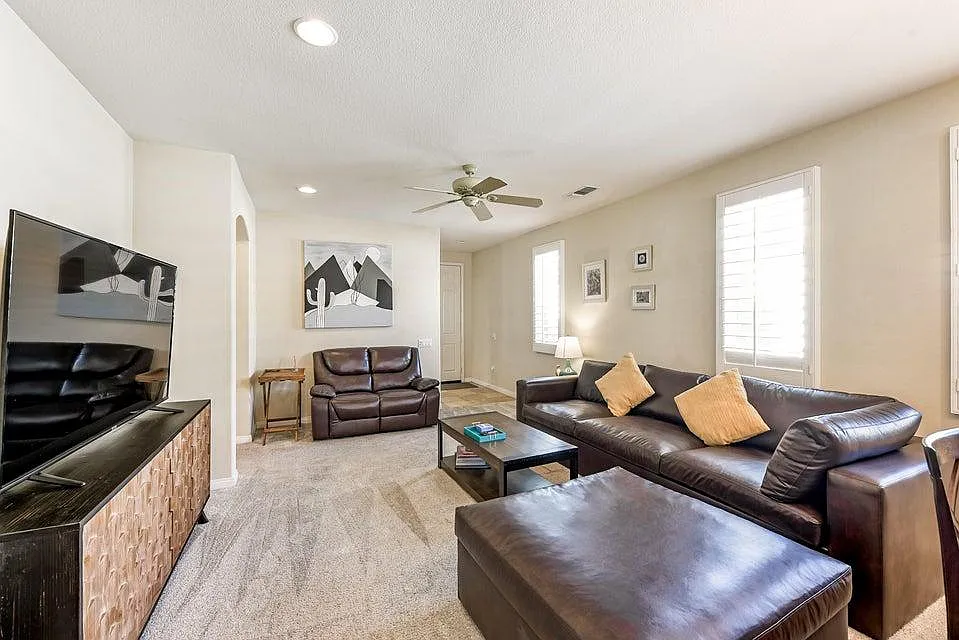 2 bed, 1374 sqft, $2,600 — Photo 3