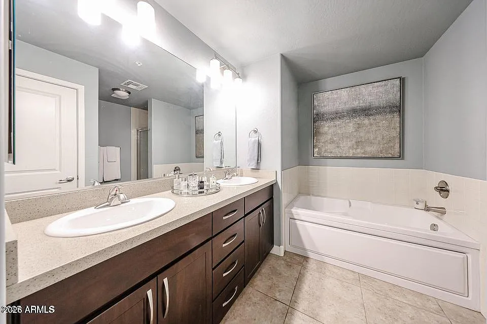 2 bed, 2.0 bath, 1464 sqft, $2,500 — Photo 4