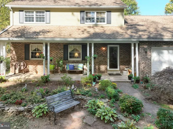 3071 Sky Top Trl, Dover, PA 17315