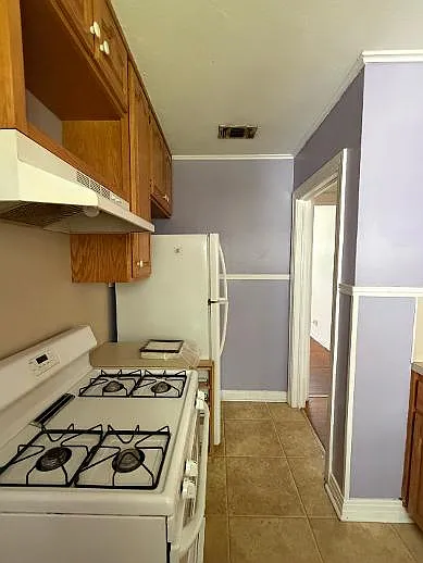 2 bed, 880 sqft, $900 — Photo 2