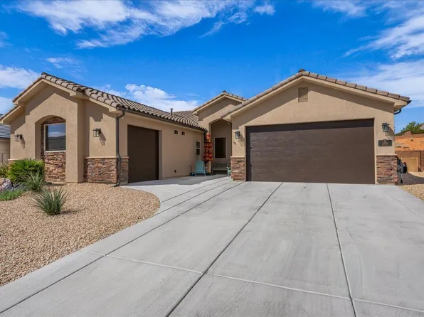 599 N Sandy Talus Dr, Washington, UT 84780