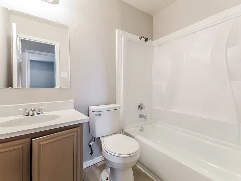1611 Cedar Bluff Ln — Photo 15