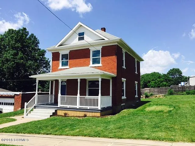 477 6th St photo 1