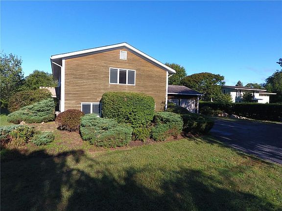 5th image of 268 Blackberry Hill Dr