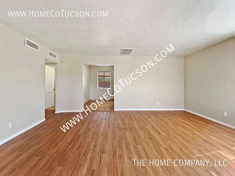 5452 E Linden St — Photo 9