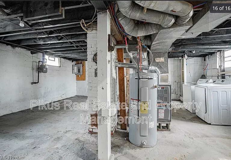 1033 Chandler Ave — Photo 16