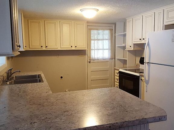 Kitchen, laundry area