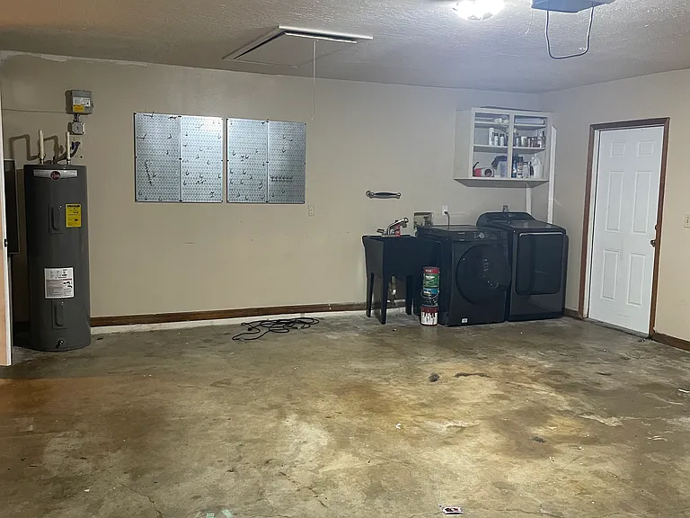 901 Nevada Dr NE — Photo 11