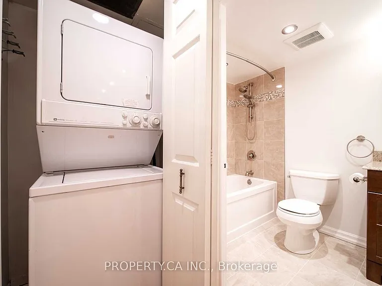 71 Charles St E #402 — Photo 18