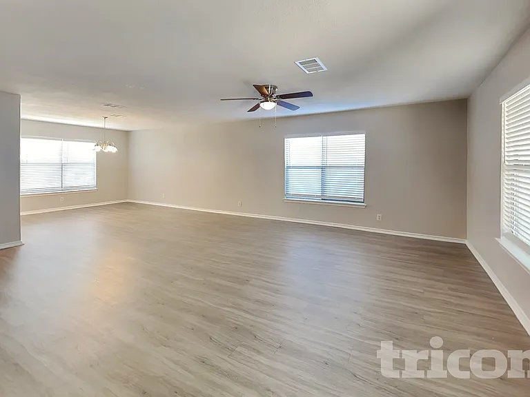 8015 Chestnut Barr Dr — Photo 2