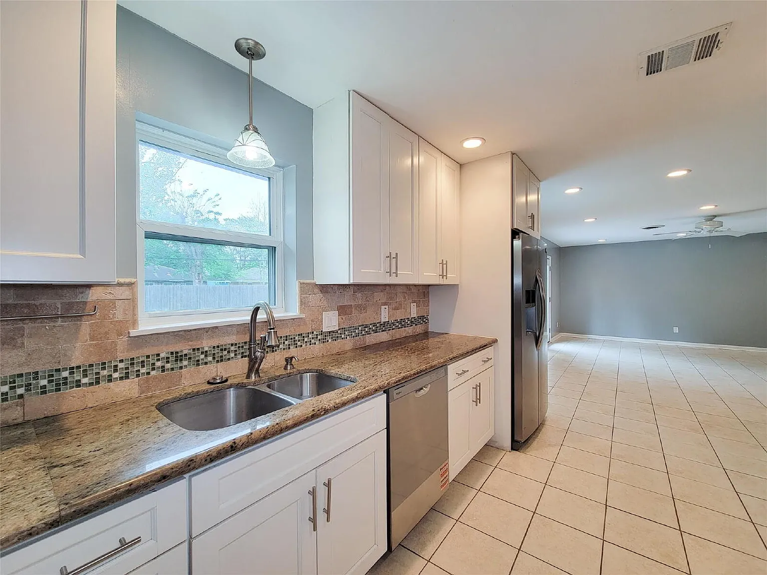 3 bed, 2.0 bath, 1441 sqft, $1,900 — Photo 3