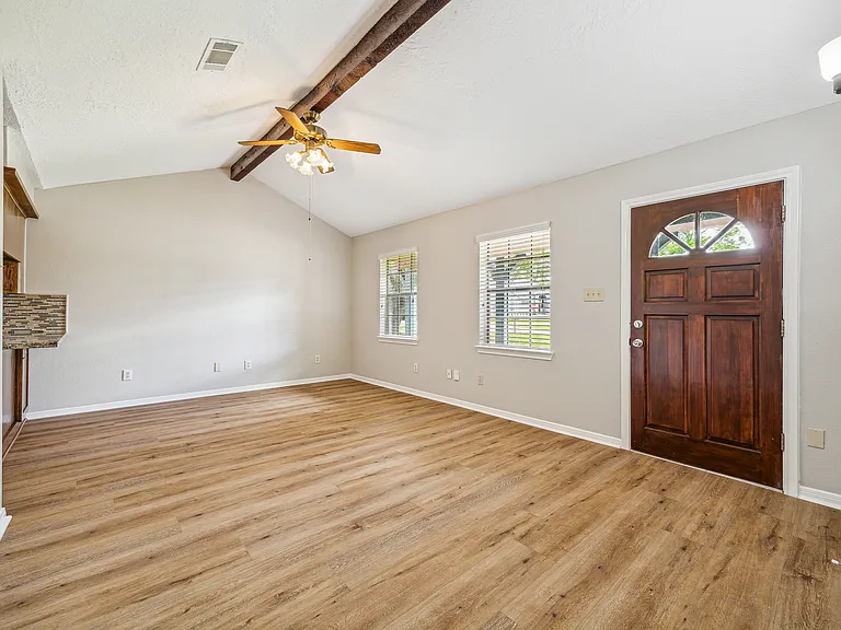 1104 Union Valley Dr — Photo 3