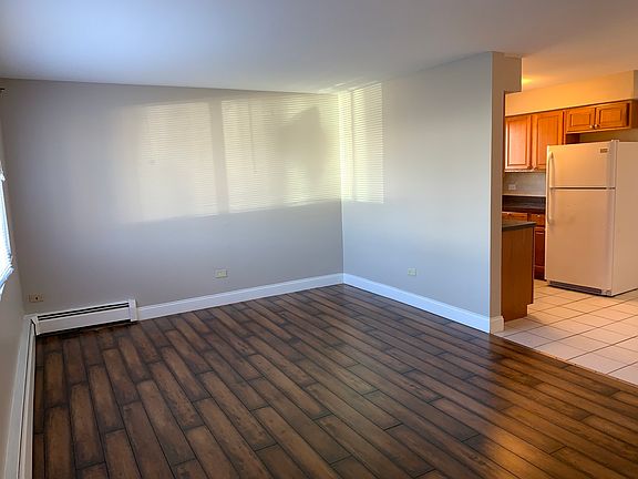 4th image of 2131 Narcissus Ave APT 1E