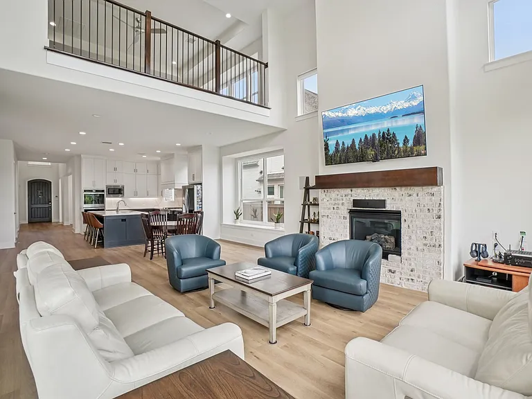 3960 Medio Creek Dr — Photo 5