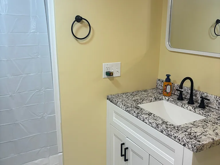 210 Russell St — Photo 2