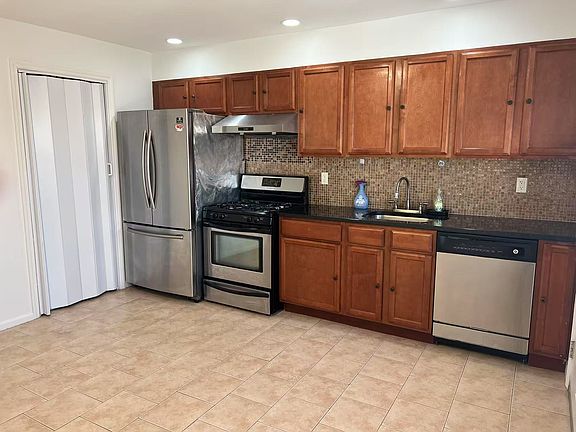 5th image of 131 Dartmouth Loop Floor 2