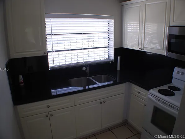 995 SE 1st St, Hialeah, FL 33010