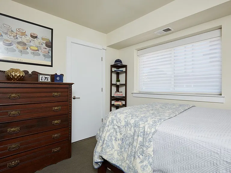 3207 12th St NE #101 — Photo 5