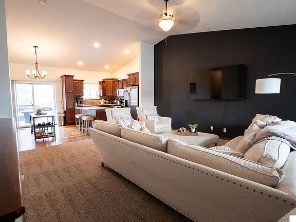 3rd image of 6811 NW Tempest Dr