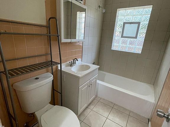 5th image of 3 N Washington St #5
