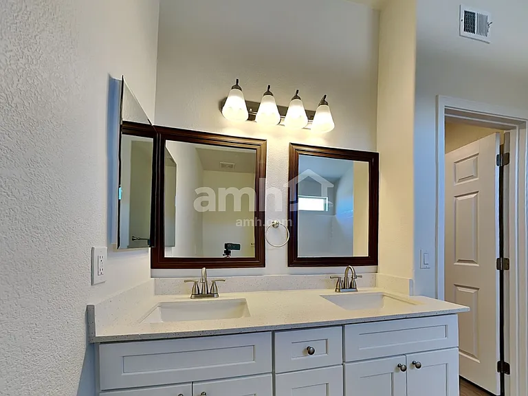 7599 W Vermont Ave — Photo 13
