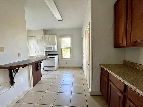 3rd image of 135 1st Ave Floor 1