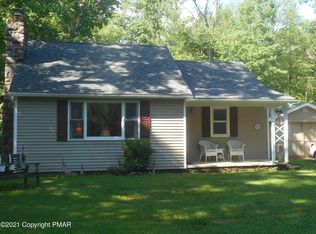 568 Prices Dr, Cresco, PA 18326
