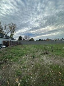 7689 Calaveras St, White City, OR, 97503