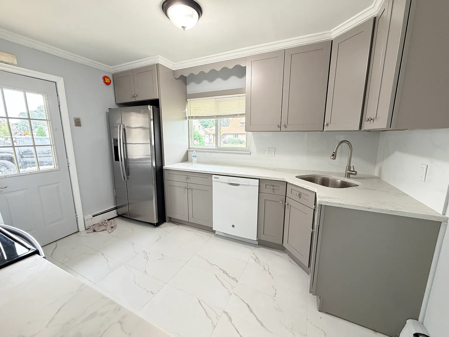 5 bed, 1700 sqft, $4,900 — Photo 4