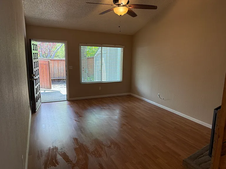 6893 Folsom Oaks Ct — Photo 9