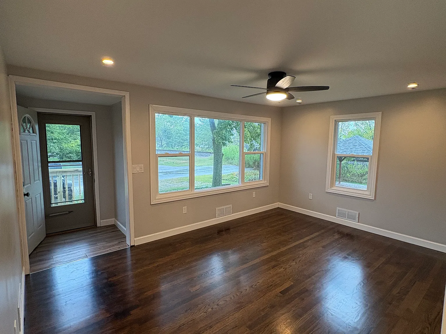 2 bed, 850 sqft, $1,350 — Photo 1