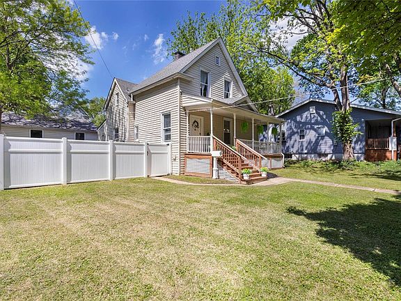 3rd image of 3511 Commonwealth Ave