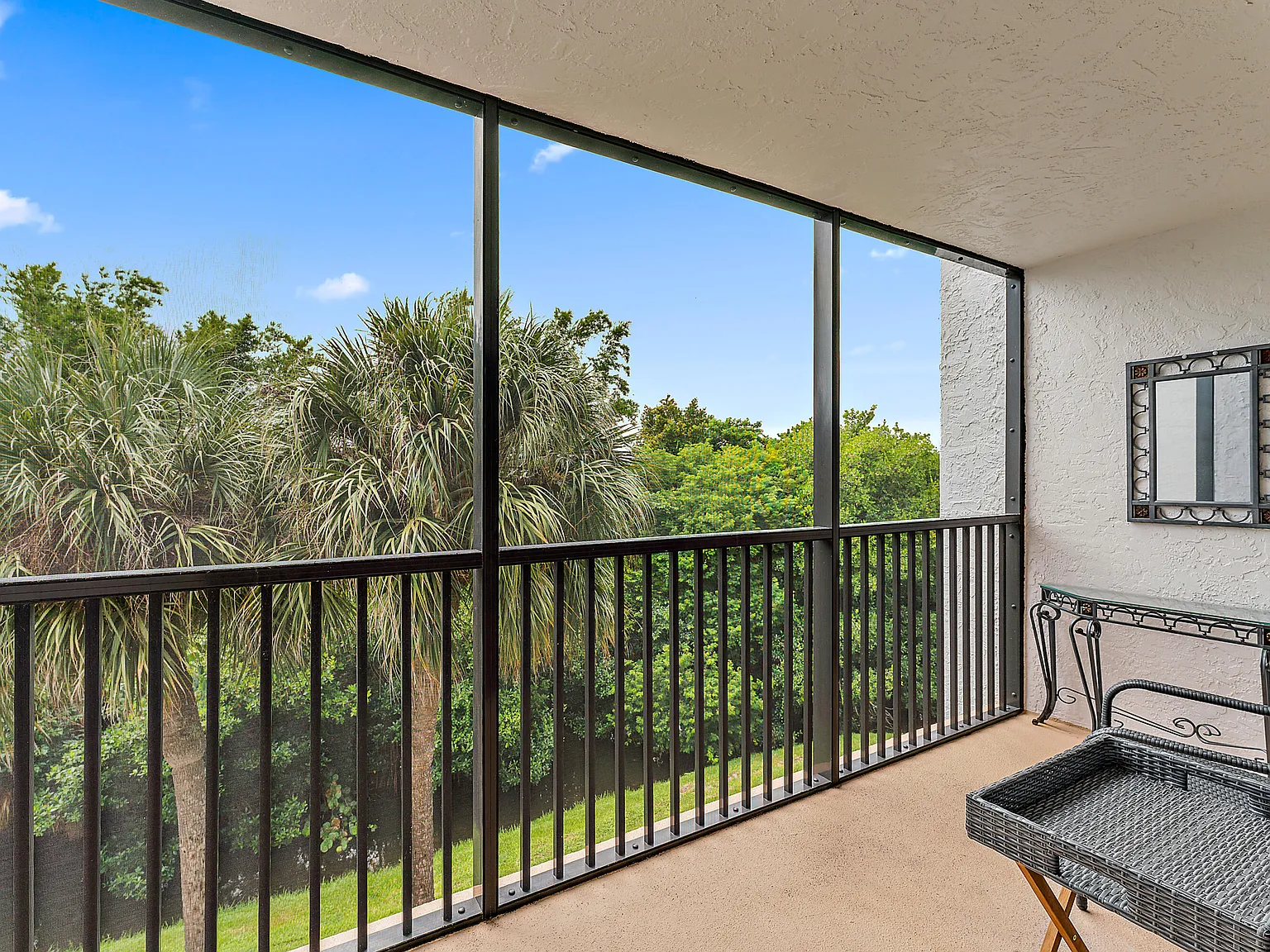 1 bed, 1.5 bath, 860 sqft, $5,500 — Photo 2