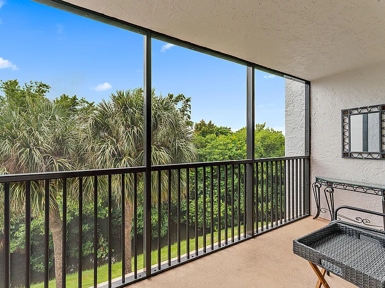 1605 S US Highway 1 #F305 — Photo 2