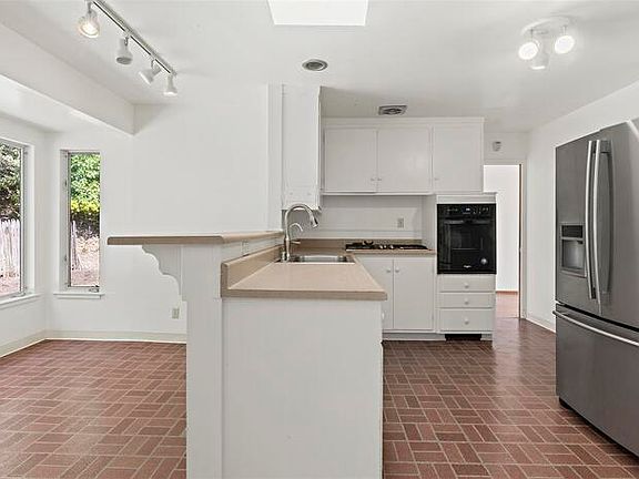 5th image of 70 Norwood Ave #70