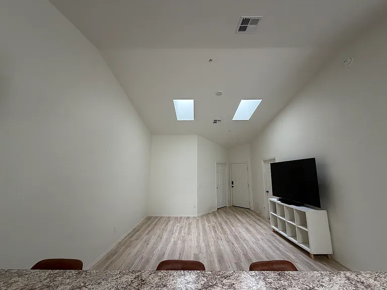 7363 E 36th Pl — Photo 2