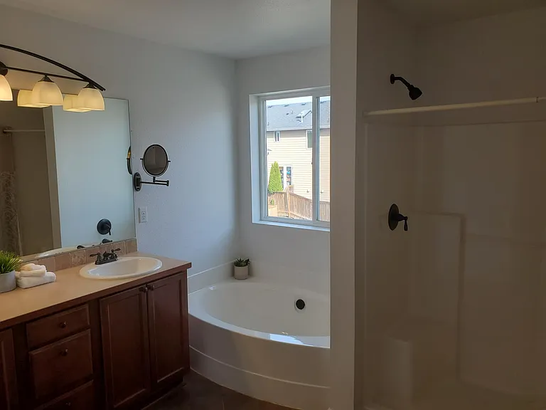 5018 NE 3rd St — Photo 10