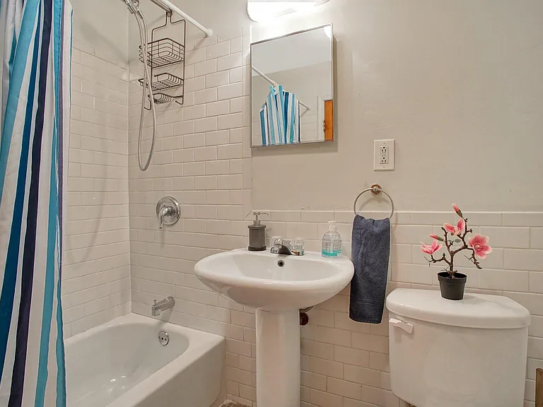 513 12th St #2L — Photo 5