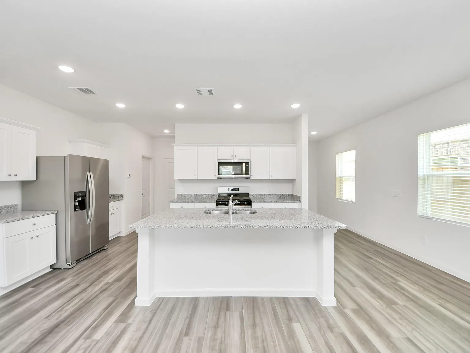 3 bed, 2.5 bath, 1743 sqft, $2,344 — Photo 3