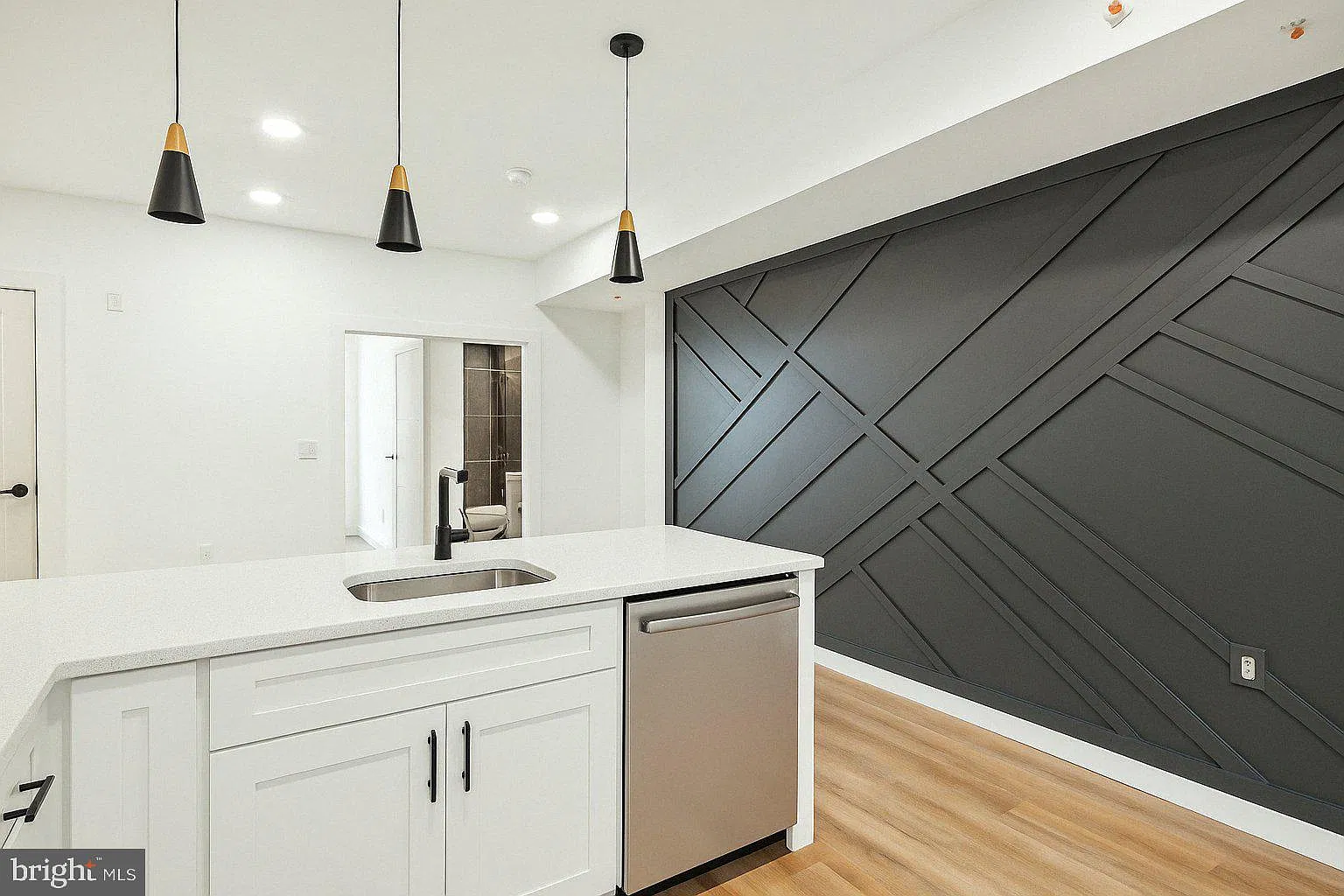 2 bed, 900 sqft, $1,550 — Photo 3