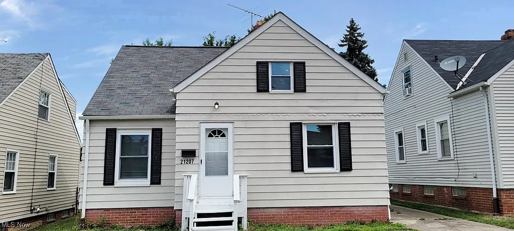 21207 Kenyon Dr photo 1