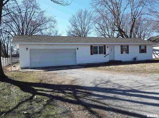 2743 S Broadway Ave, Salem, IL 62881